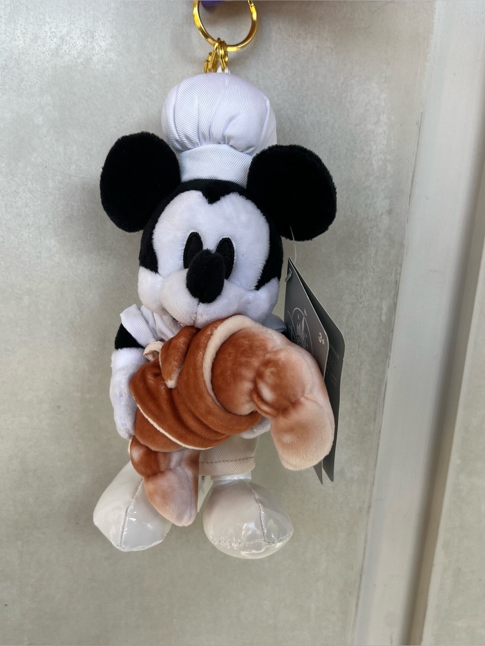 2026 Disney Parks Food & Wine Chef Mickey Mouse Plush Bag Charm Keychain NEW